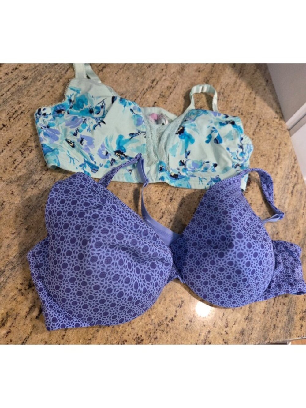Lot of 2 Comfort Choice Bras 48C & 48B Lace Underwire Floral Geometric